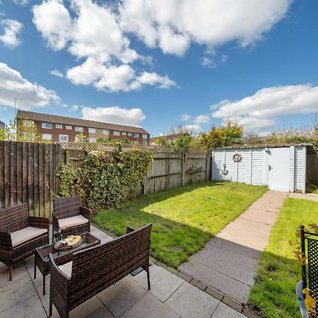 Stylish 3 Bed House, Large Garden, Parking, Wifi - Esho Stays コヴェントリー エクステリア 写真