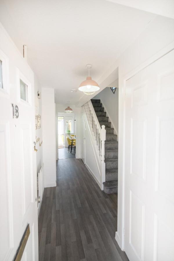 Stylish 3 Bed House, Large Garden, Parking, Wifi - Esho Stays コヴェントリー エクステリア 写真