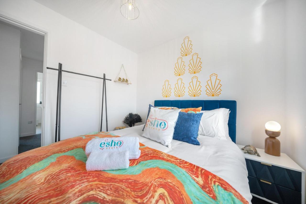 Stylish 3 Bed House, Large Garden, Parking, Wifi - Esho Stays コヴェントリー エクステリア 写真