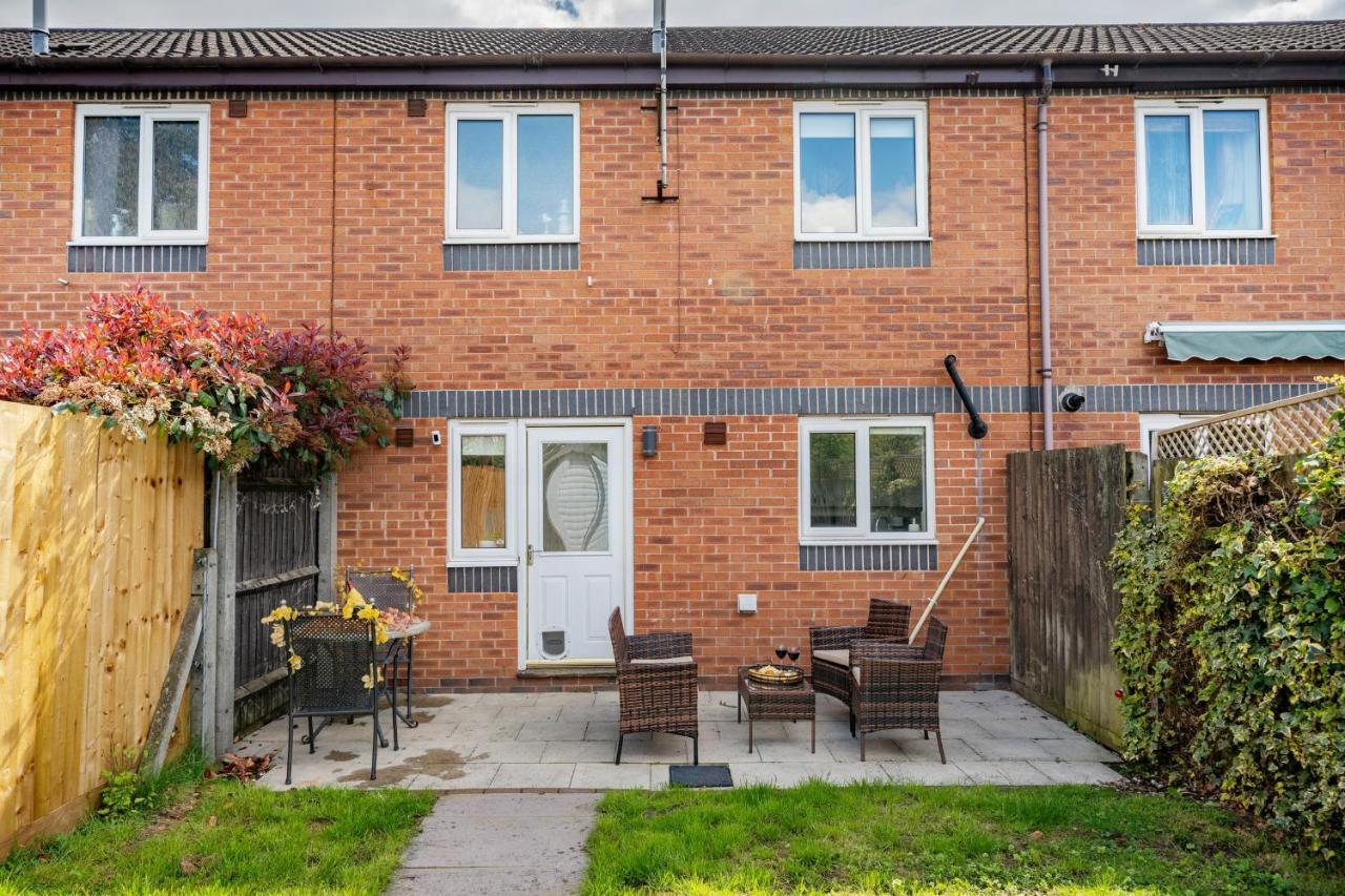 Stylish 3 Bed House, Large Garden, Parking, Wifi - Esho Stays コヴェントリー エクステリア 写真