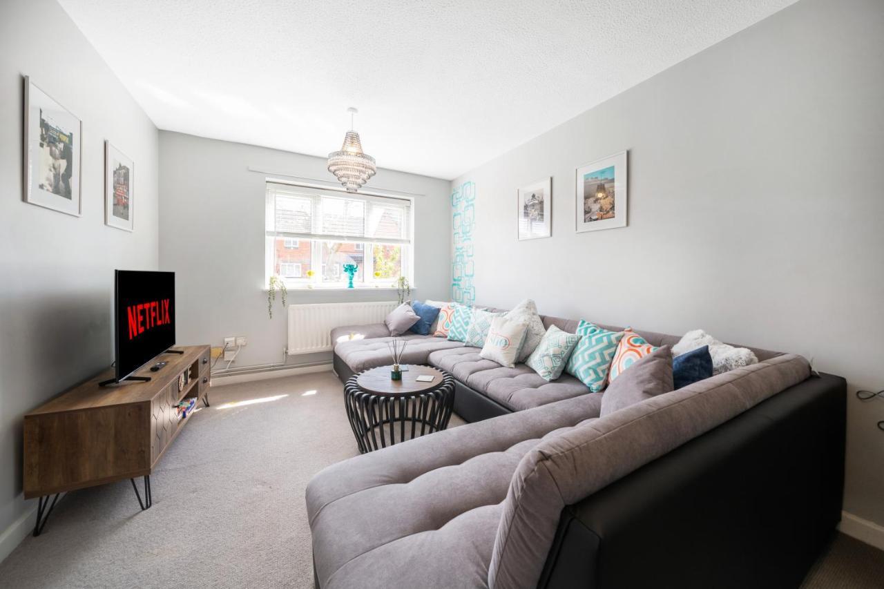Stylish 3 Bed House, Large Garden, Parking, Wifi - Esho Stays コヴェントリー エクステリア 写真