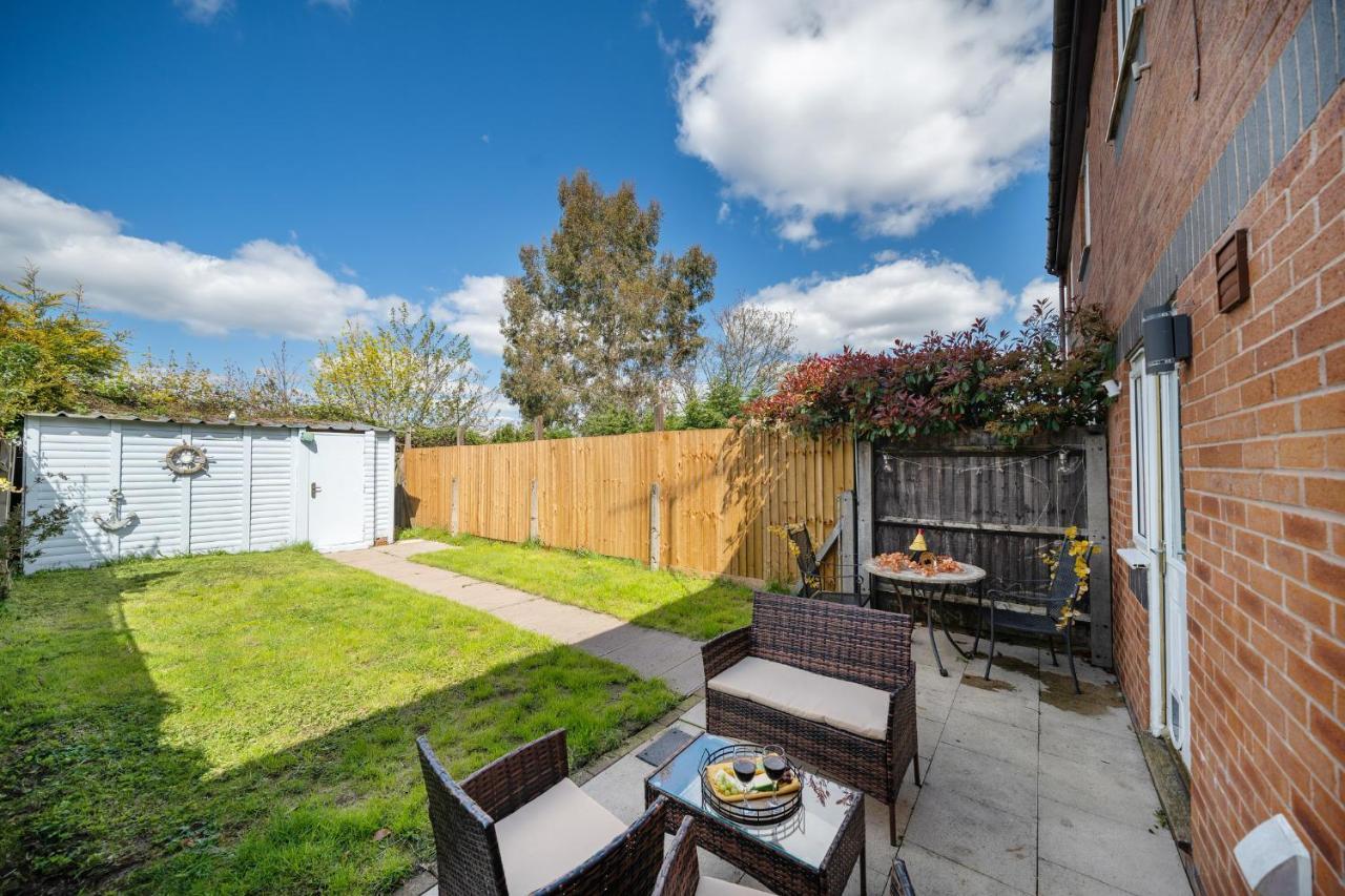 Stylish 3 Bed House, Large Garden, Parking, Wifi - Esho Stays コヴェントリー エクステリア 写真